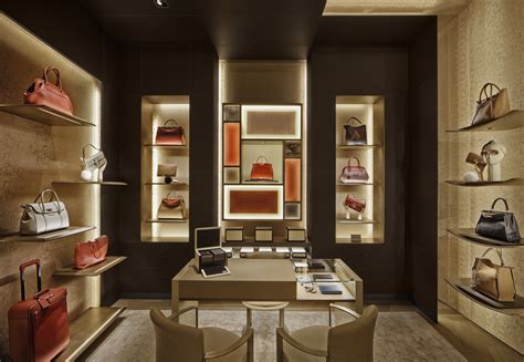 fendi negozio espositore